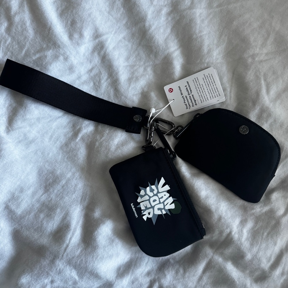 155 🆕🖤 Lululemon Dual Pouch Wristlet - Vancouver Black